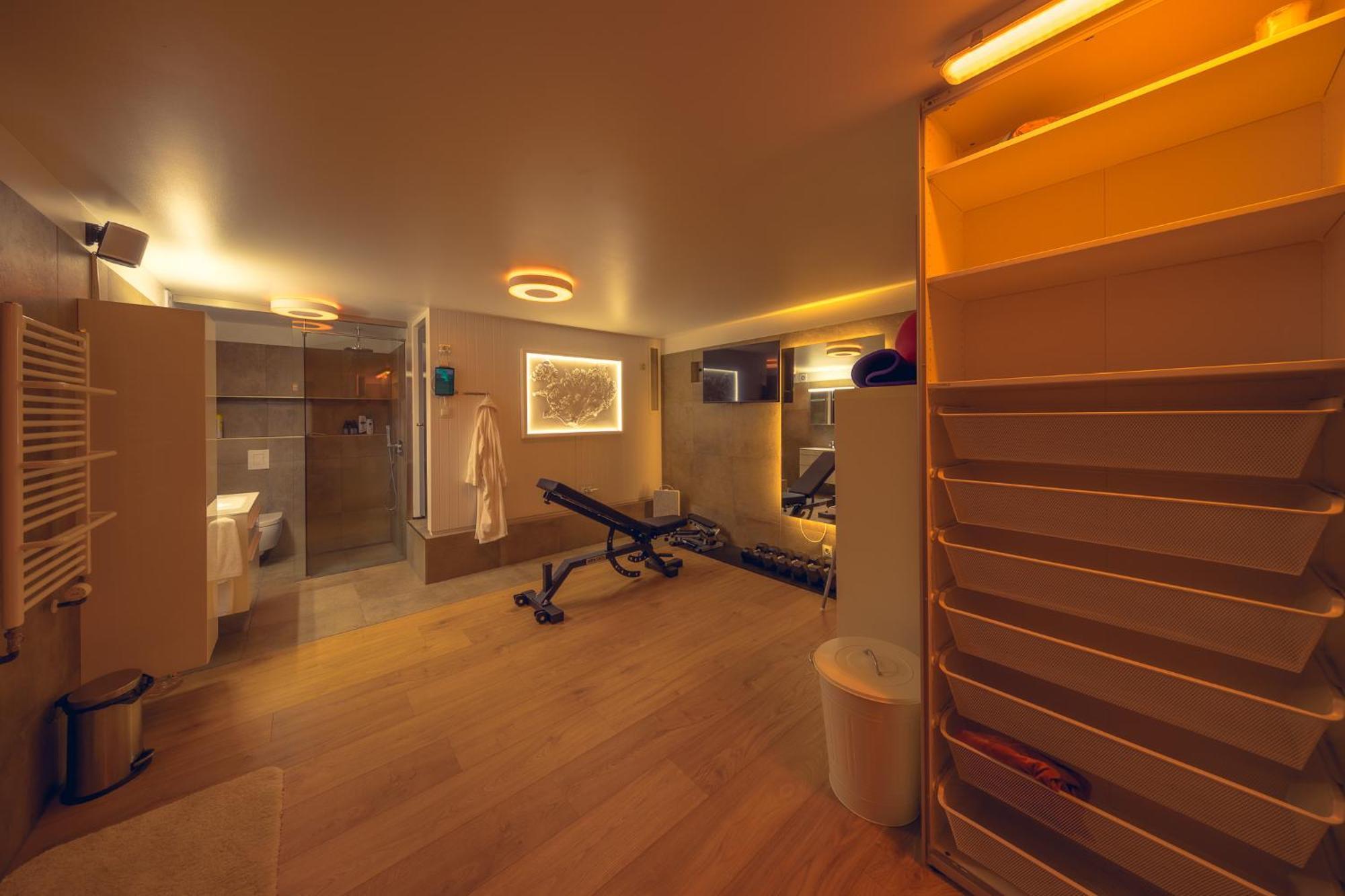 Smart Luxury - Private Gym, Hot Tub & Sauna 케플라비크 외부 사진