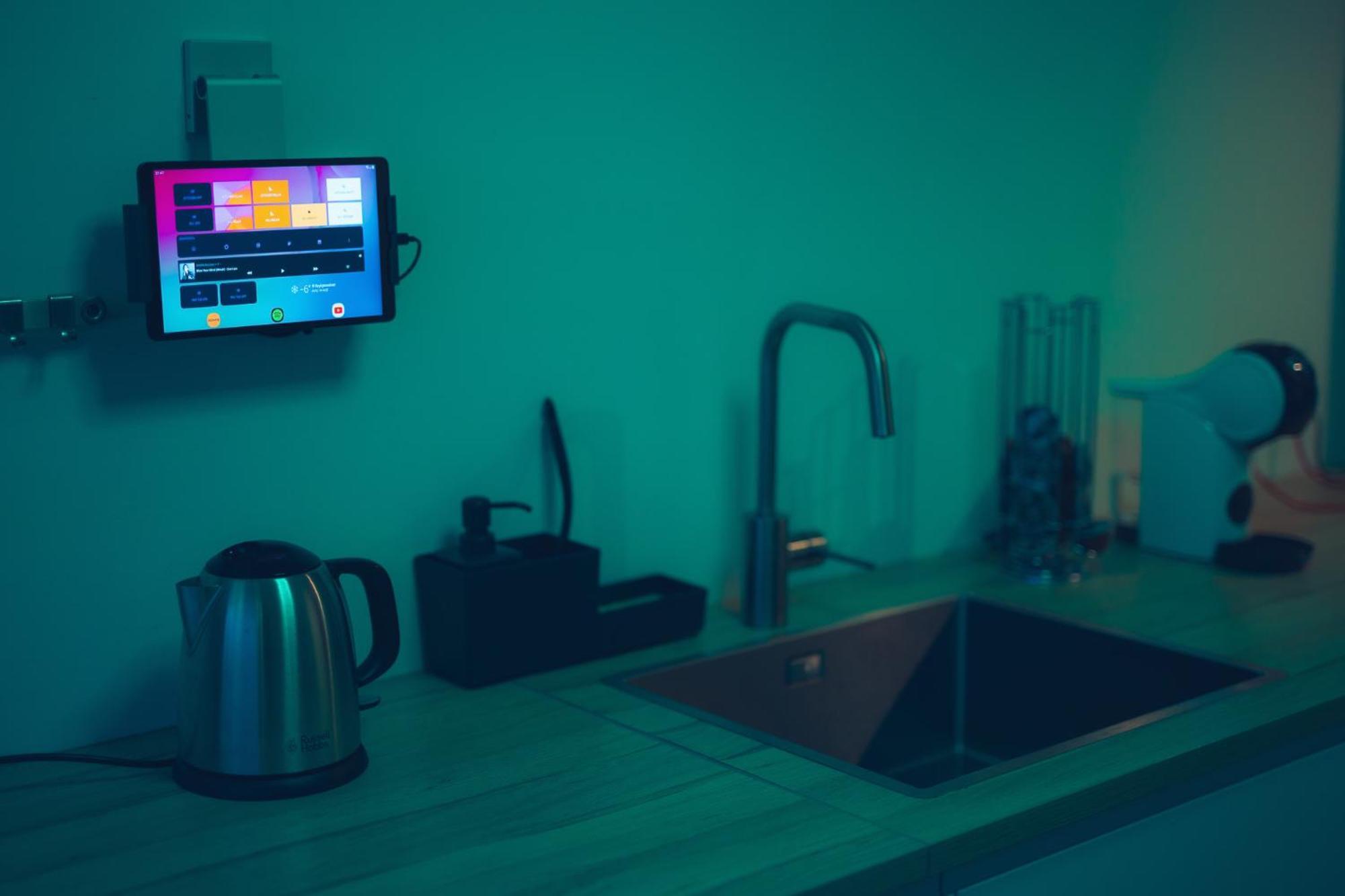 Smart Luxury - Private Gym, Hot Tub & Sauna 케플라비크 외부 사진