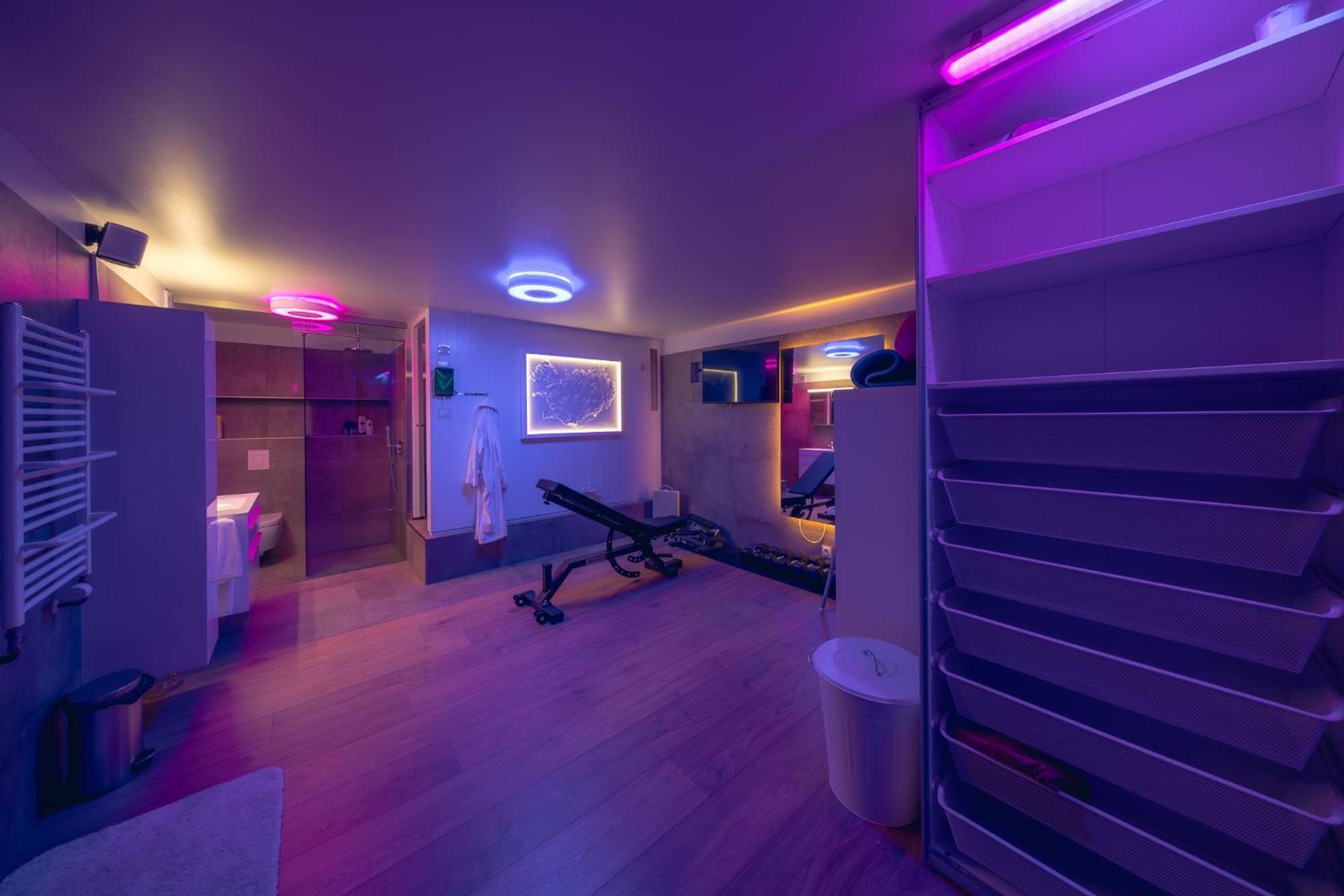 Smart Luxury - Private Gym, Hot Tub & Sauna 케플라비크 외부 사진
