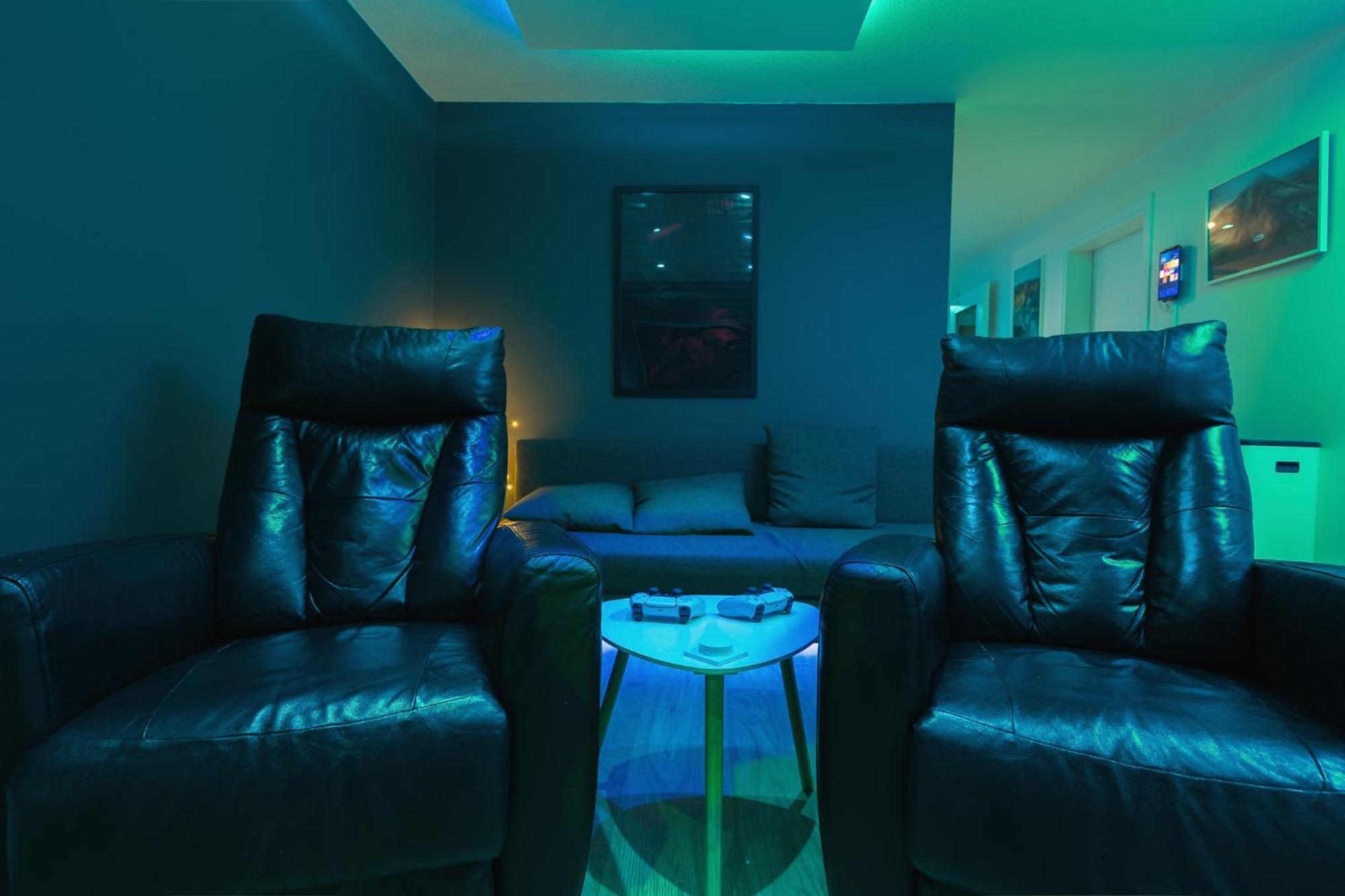 Smart Luxury - Private Gym, Hot Tub & Sauna 케플라비크 외부 사진