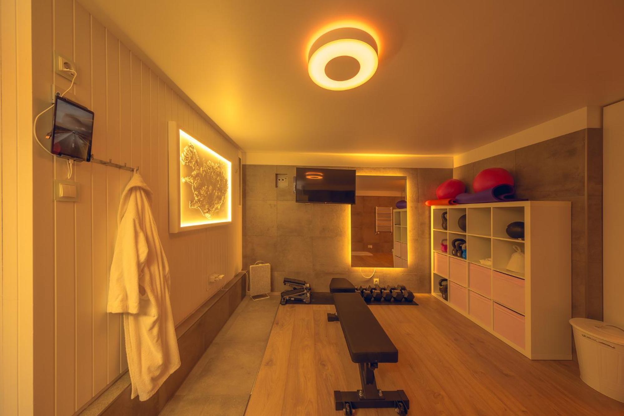 Smart Luxury - Private Gym, Hot Tub & Sauna 케플라비크 외부 사진